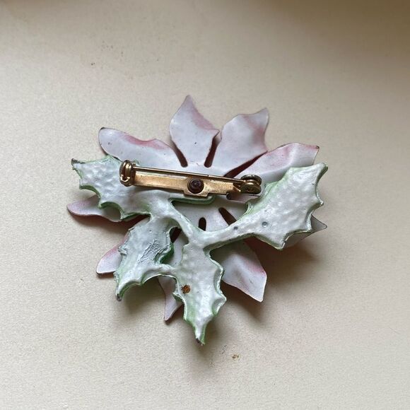 Vintage Retro Red and Green Floral Poinsettia Brooch Pin - Picture 2 of 6